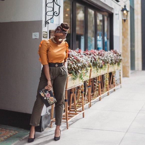 MEET YOUR POSHER! - Picture 2 of 8